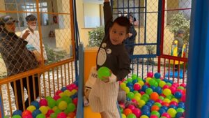 HOA HẬU THÙY TIÊN TẶNG SÂN CHƠI MINI CHO BỆNH VIỆN NHI LÂM ĐỒNG