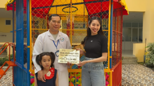 HOA HẬU THÙY TIÊN TẶNG SÂN CHƠI MINI CHO BỆNH VIỆN NHI LÂM ĐỒNG